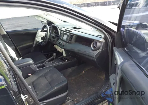 2018 Toyota Rav4 Le z USA, uszkodzony, nr VIN 2T3BFREV2JW742798